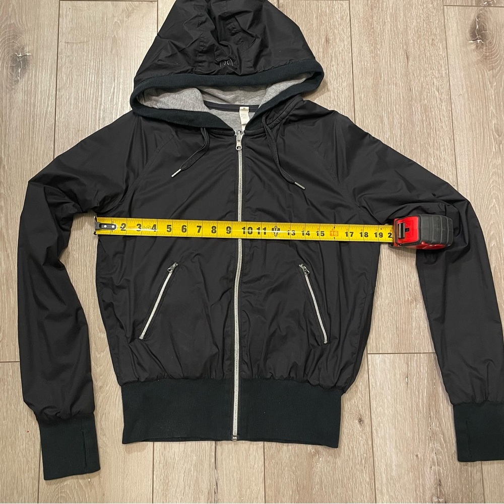 Lululemon Swell Reversible Hooded Jacket Black Gray Women's Size 6 - Picture 7 of 7